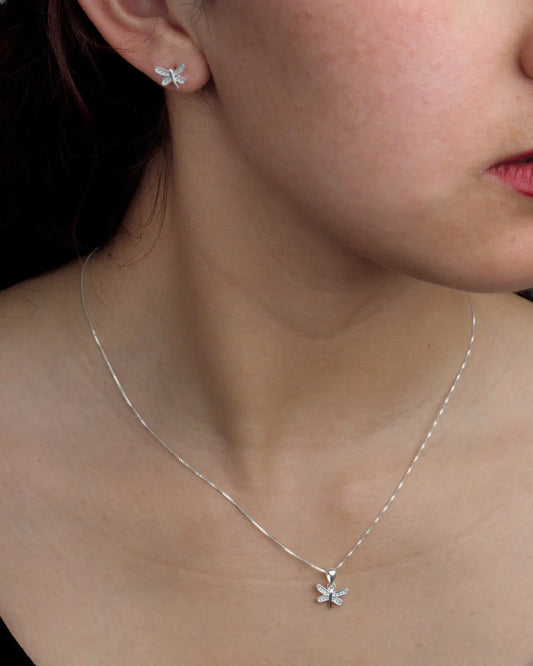 Conjunto de plata libélula blanco de 45 cm, collar y aros con diseño elegante Sylara