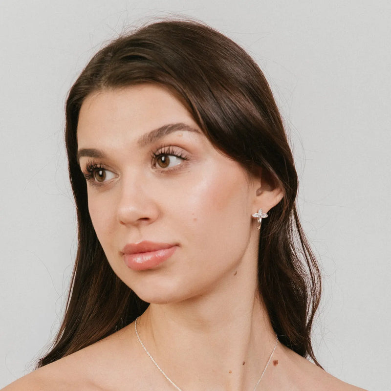 Aros_plata_925_Magnolia_mujer modelo