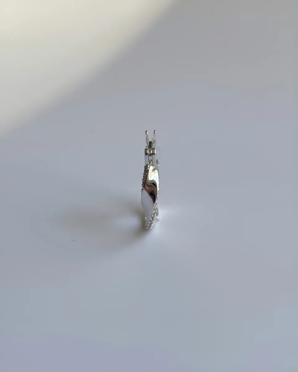 Aro circular irregular de plata 925 visto de frente, diseño elegante de Sylara