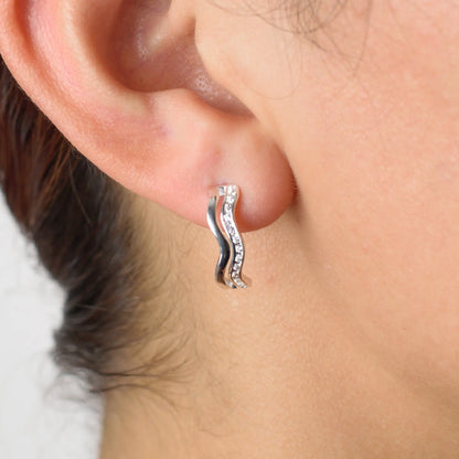 Aros plata 925 Ondas para mujer en modelo
