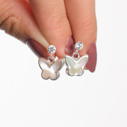 Aros plata 925 Chloe para mujer en mano