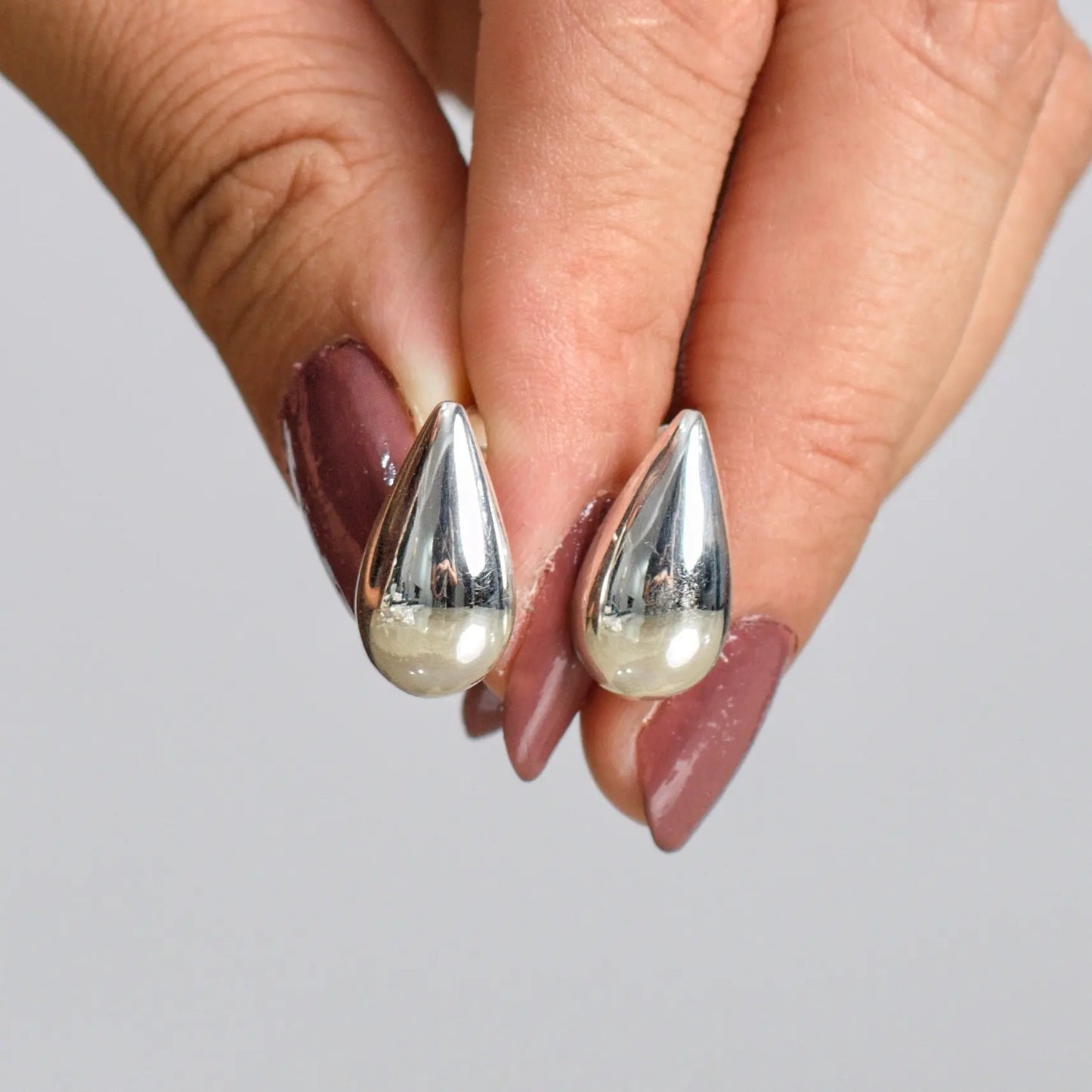 Aros plata 925 para mujer Emma talla M gota en mano