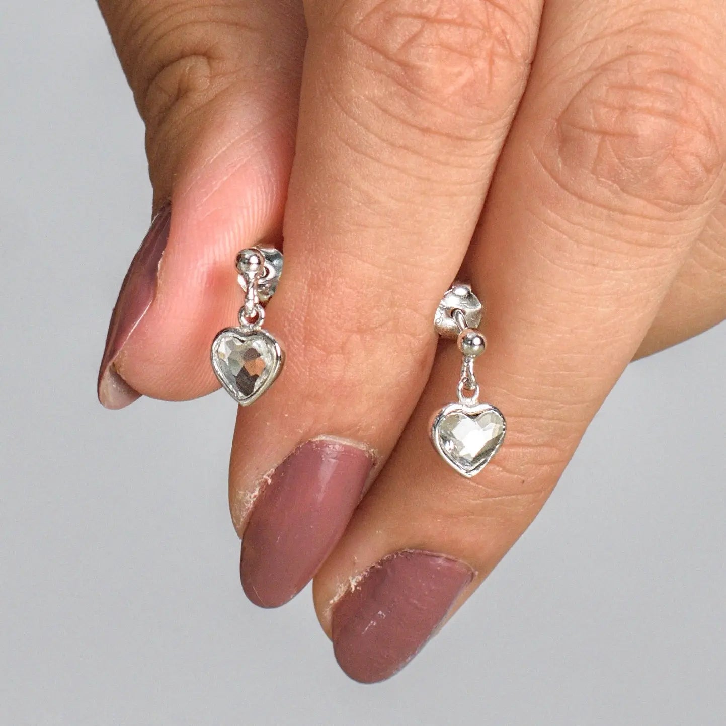 Aros plata 925 para mujer Mia corazon Swarovski en mano 