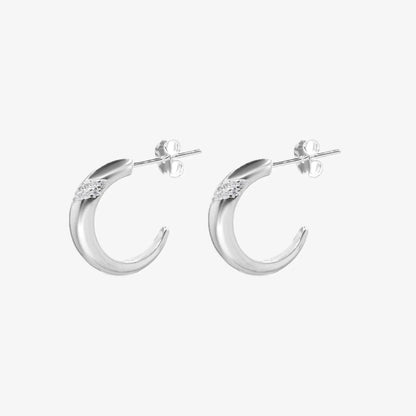 Aros plata 925 Chiara para mujer de costado en fondo blanco