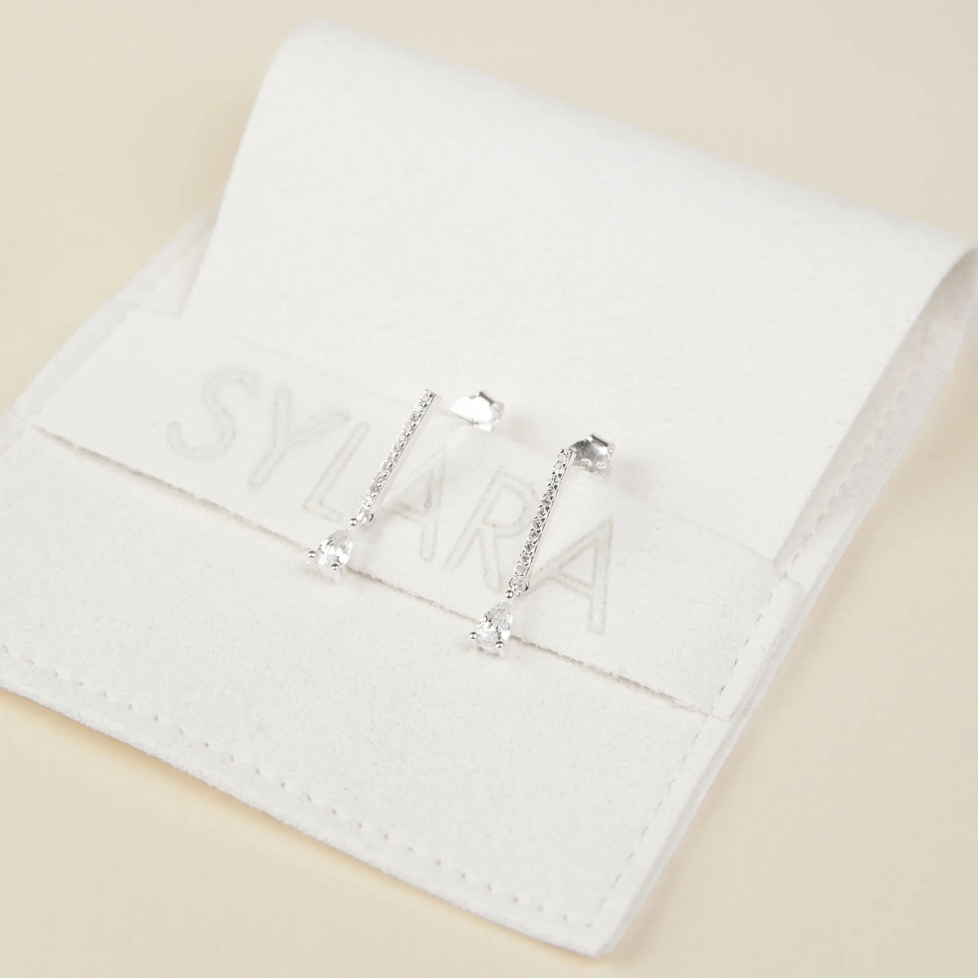 Aros plata Varita Lyra para mujer detalle bolsa