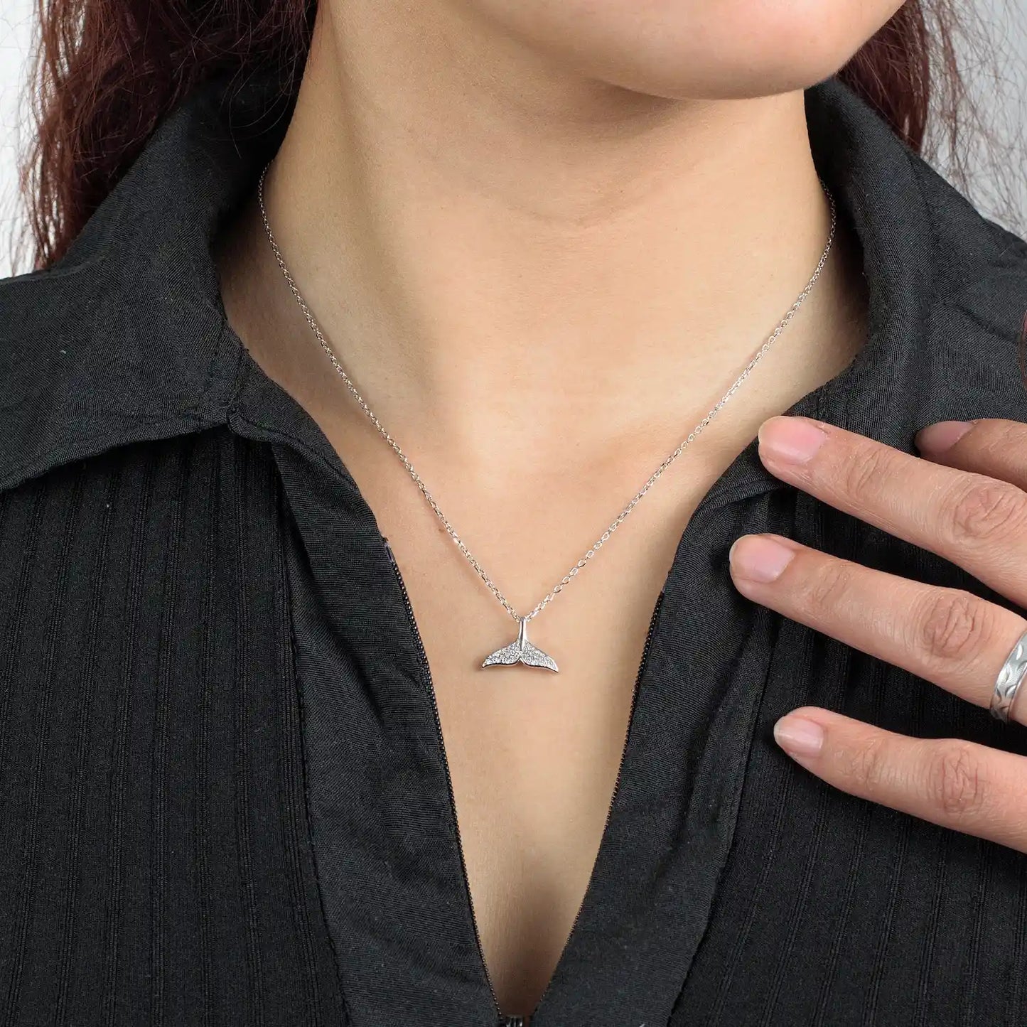 Collar plata 925 Ballena Thalassa para mujer en modelo