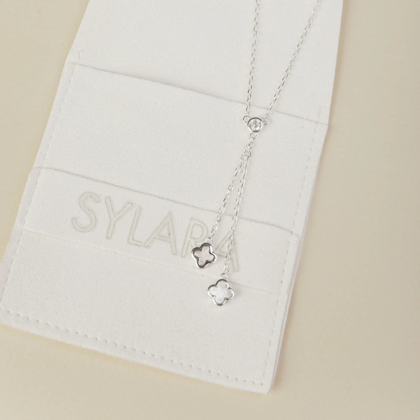 Collar plata Trebol Duet detalle