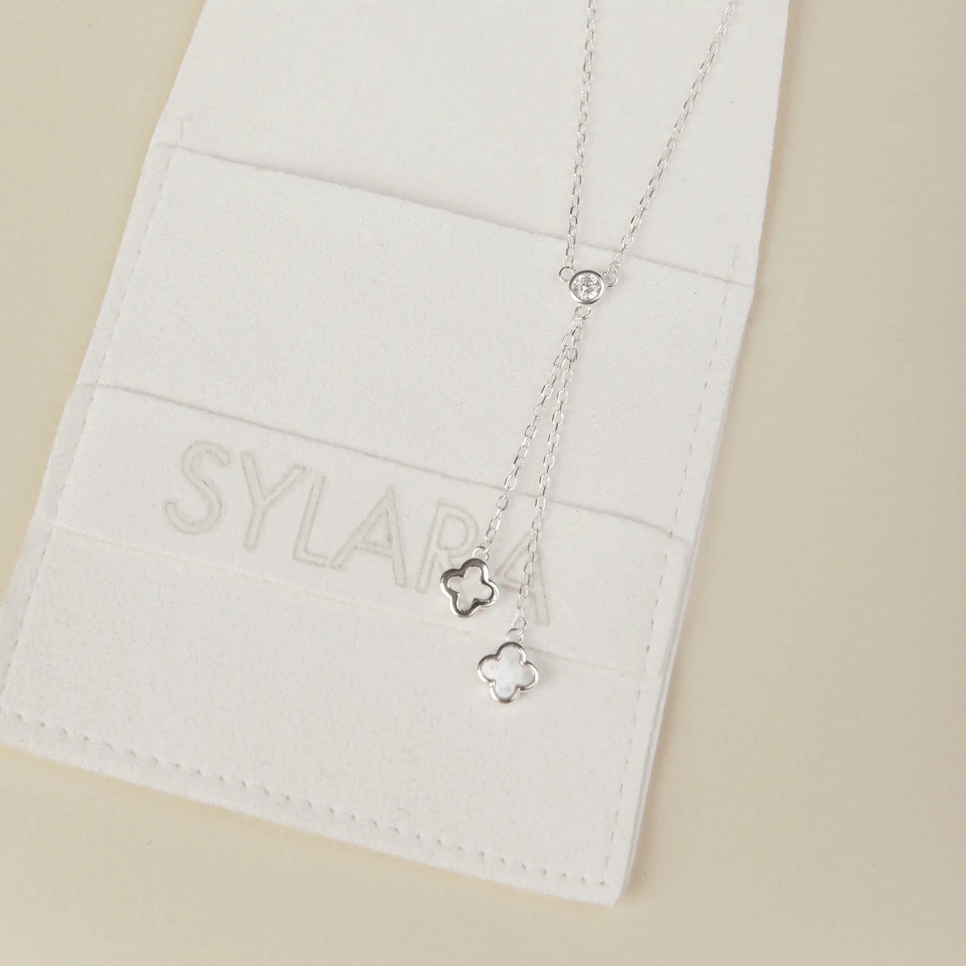 Collar plata Trebol Duet detalle