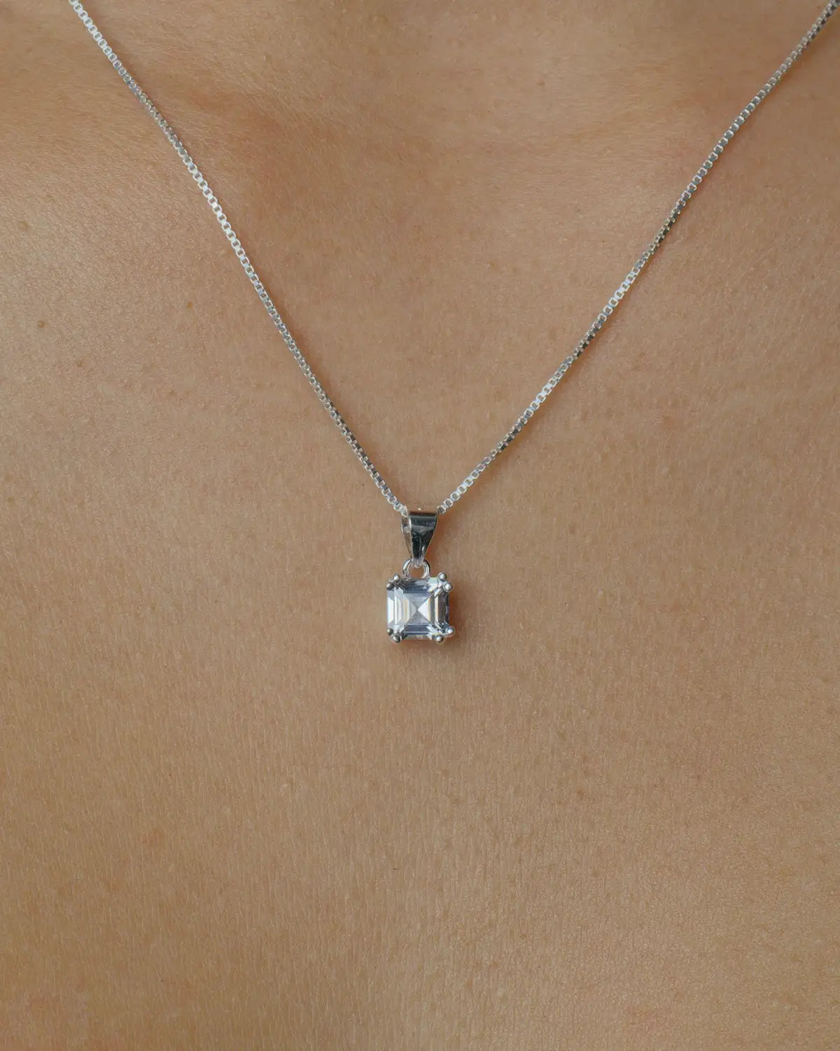 Conjunto plata 925 punto de luz cuadrado