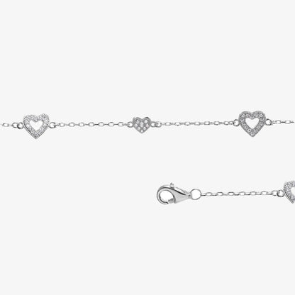 Pulsera plata Lía para mujer con 5 corazones fondo blanco