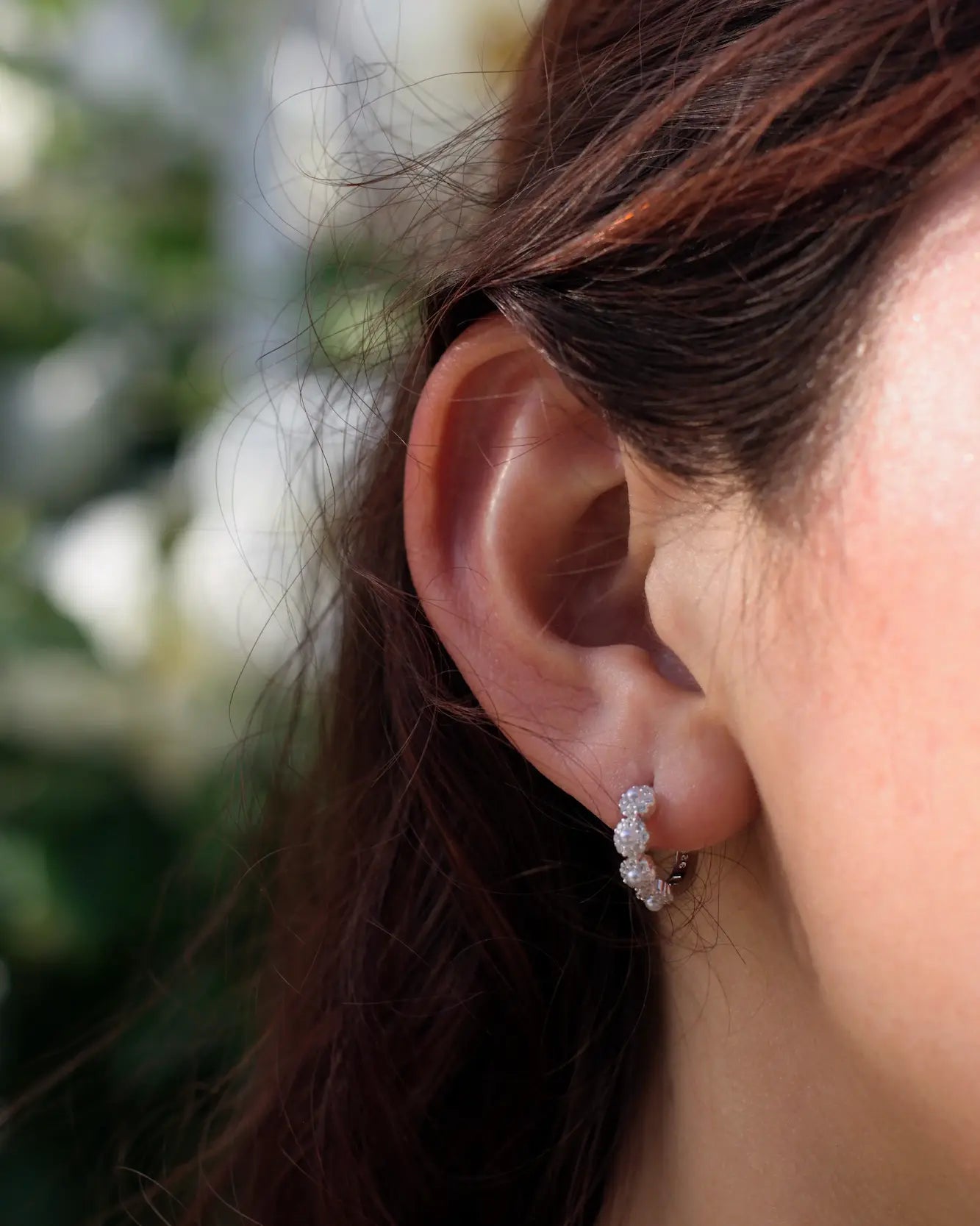 Modelo con aros circular flores perlado de plata 925, Sylara