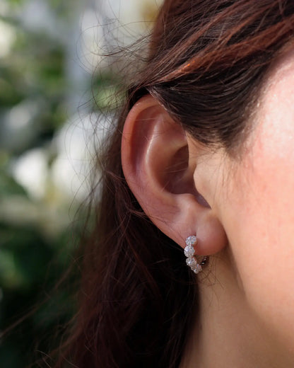 Modelo con aros circular flores perlado de plata 925, Sylara