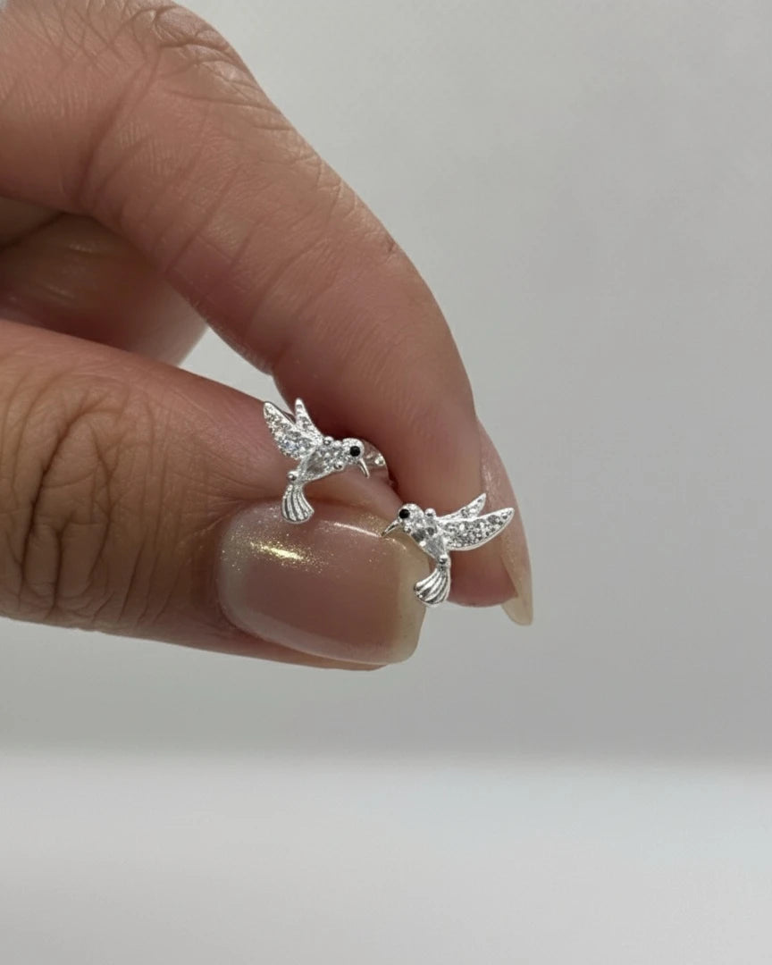 Aros colgantes de picaflor en plata 925, diseño en Sylara.