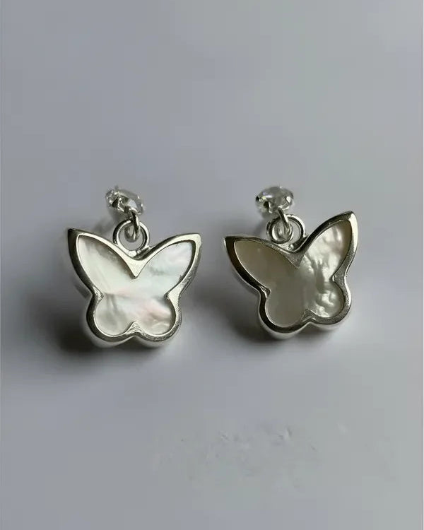 Aros mariposa colgante blanco en plata 925, estilo romántico de Sylara.