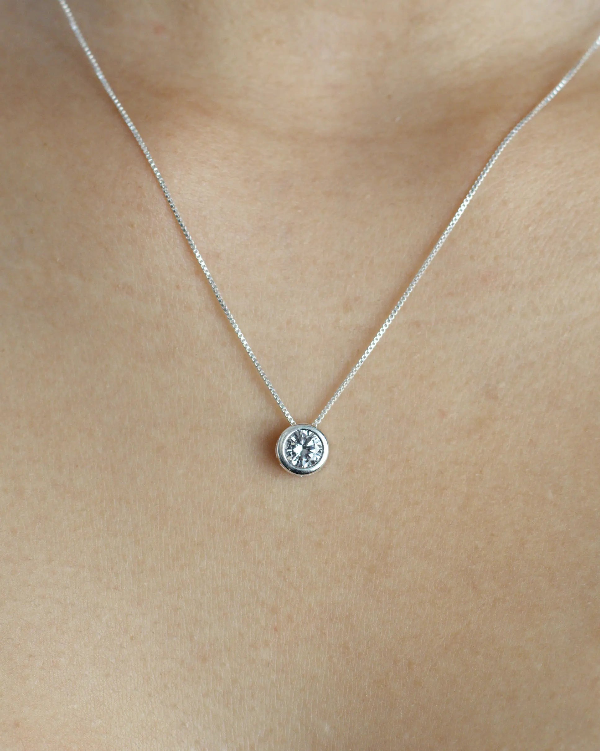 Collar circón punto de luz blanco de 6 mm y 45 cm de largo, joya elegante Sylara