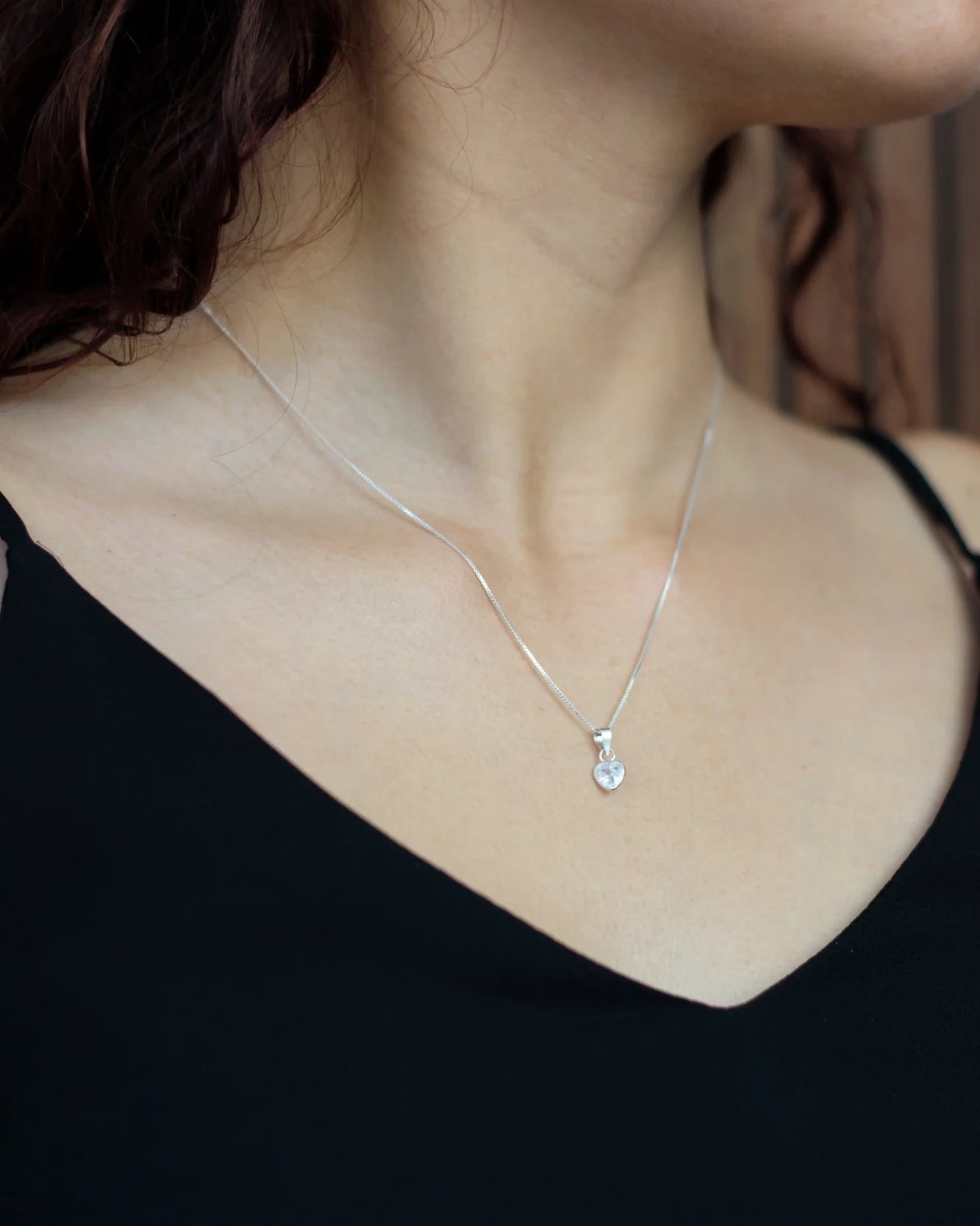 Collar de plata corazón punto de luz blanco de 45 cm, diseño elegante de Sylara