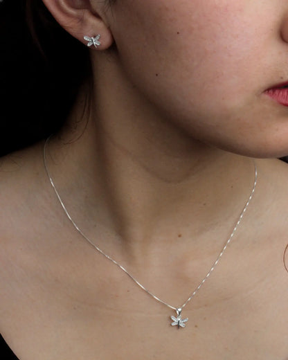 Conjunto de plata libélula blanco de 45 cm, collar y aros con diseño elegante Sylara