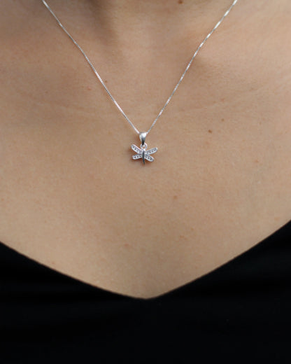 Conjunto de plata libélula blanco de 45 cm, collar y aros con diseño elegante Sylara