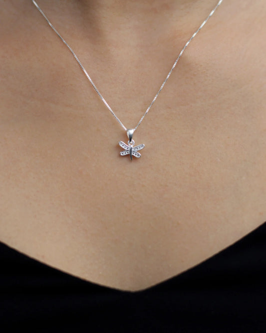 Conjunto de plata libélula blanco de 45 cm, collar y aros con diseño elegante Sylara